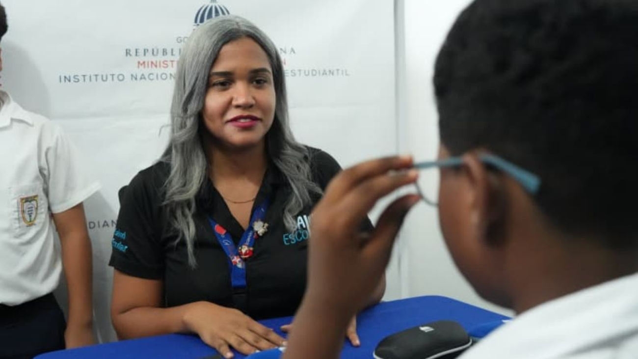 INABIE y SNS realizan amplia entrega de dispositivos médicos en centros educativos