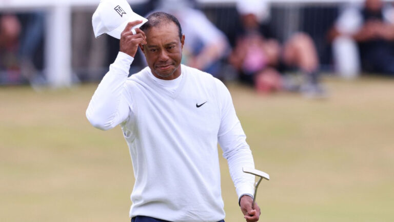 La Fiscalía del condado de Martin en Miami presentó cargos contra Tiger Woods por presuntamente conducir bajo los efectos del alcohol o drogas