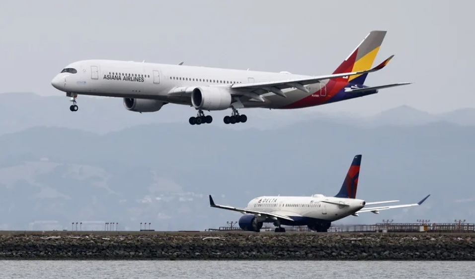 Las aerolíneas surcoreanas recortan más de 900 vuelos redondos por la subida del crudo