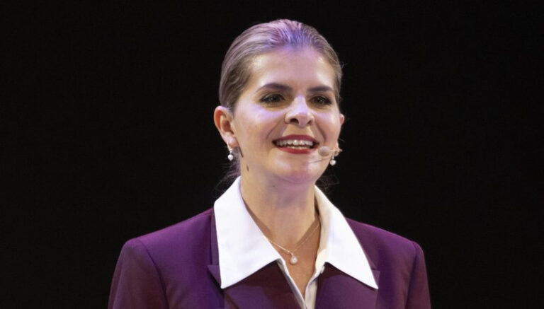 Laura Fernández jura como presidenta de Costa Rica