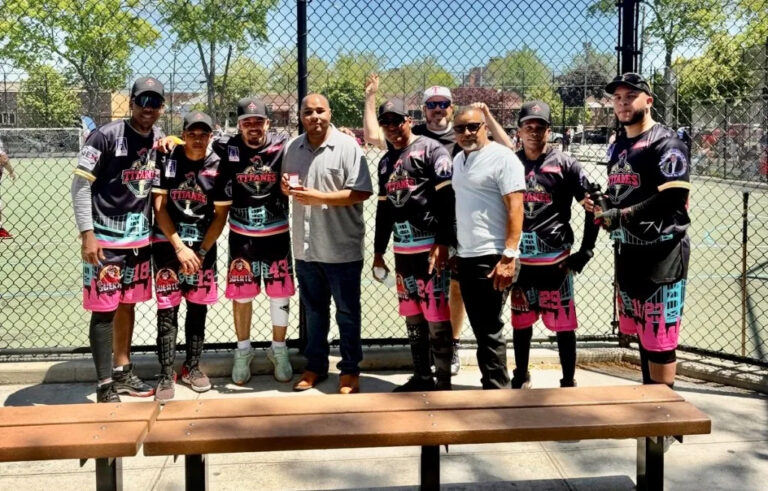 Liga de Vitilla Dominicana en USA reconoce al periodista William Aish