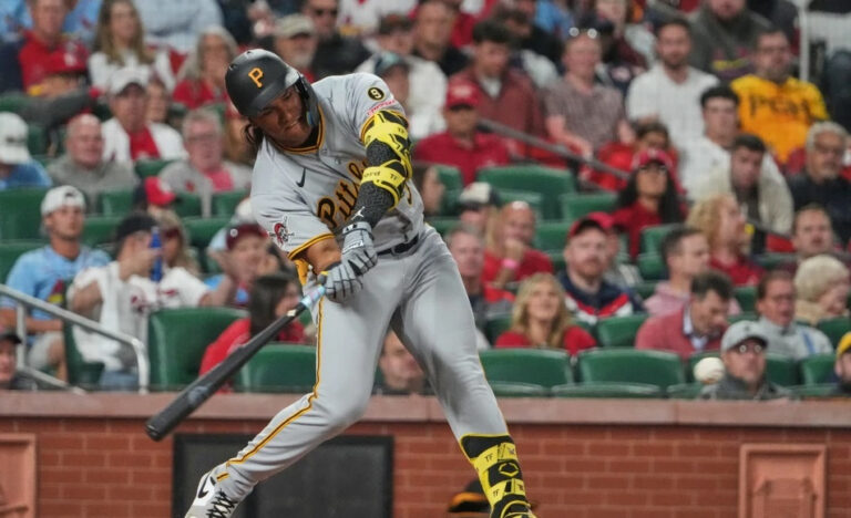 Los Piratas blanquean 7-0 a los Cardenales y cortan una racha de 4 derrotas