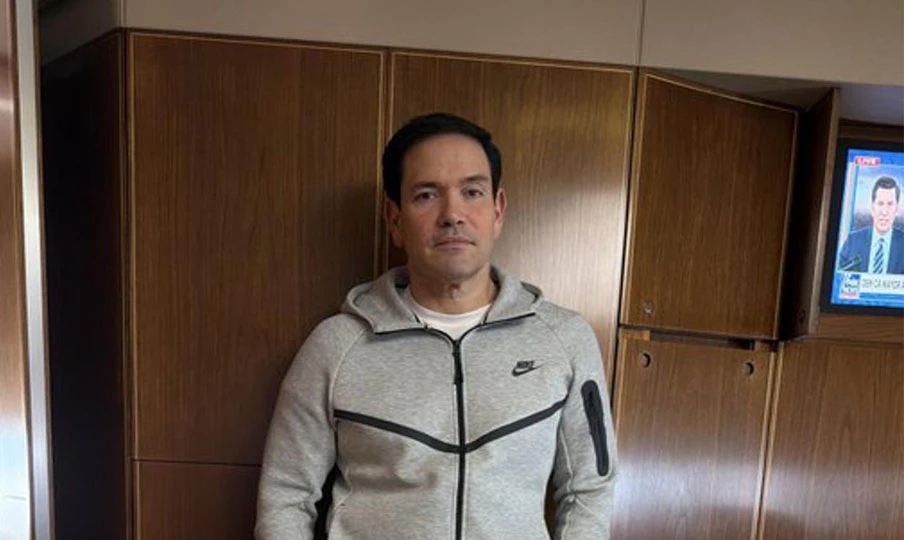 Marco Rubio aparece con la ropa deportiva que llevaba Nicolás Maduro durante su captura