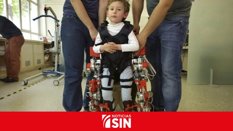Niños con atrofia muscular se levantan con robot innovador