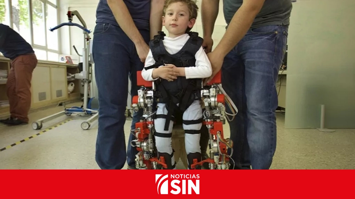 Niños con atrofia muscular se levantan con robot innovador