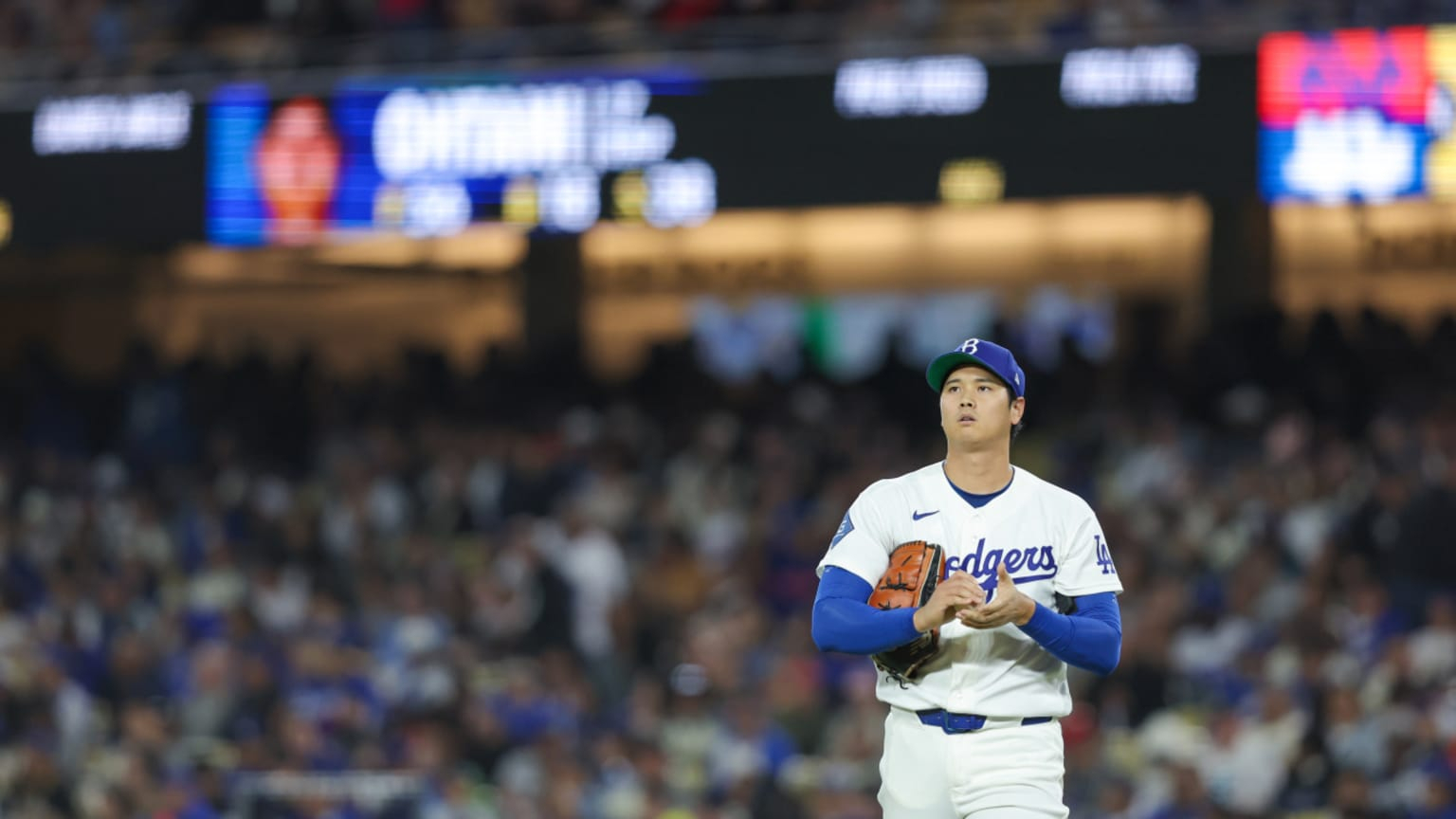 Ohtani brilla otra vez y lidera las Grandes Ligas con efectividad histórica