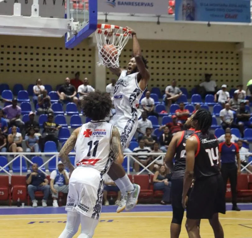 Otro triple-doble de García; Marineros vencen a Leones
