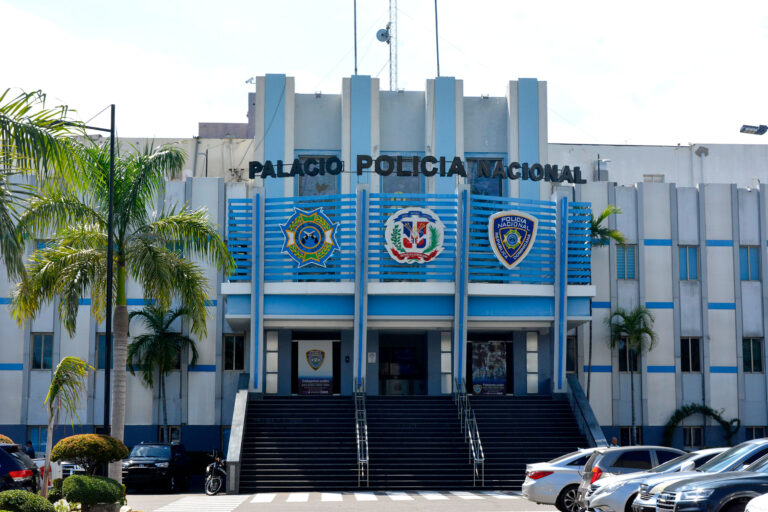 Policía Nacional investiga muerte de hombre tras caer desde el cuarto piso de Plaza Central