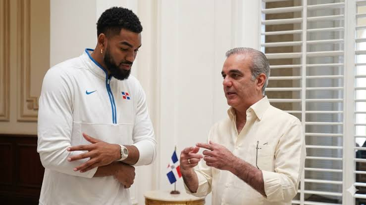 Presidente Abinader felicita a Karl-Anthony Towns por llevar a los Knicks a la final de la NBA