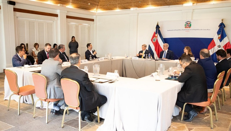 Presidente Abinader se reúne con empresarios de Costa Rica