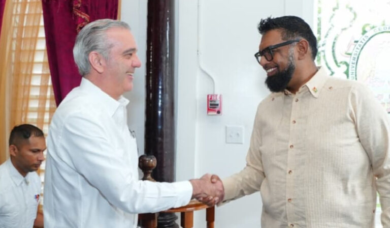 República Dominicana y Guyana firman contrato para exploración de bloque petrolero en Guyana