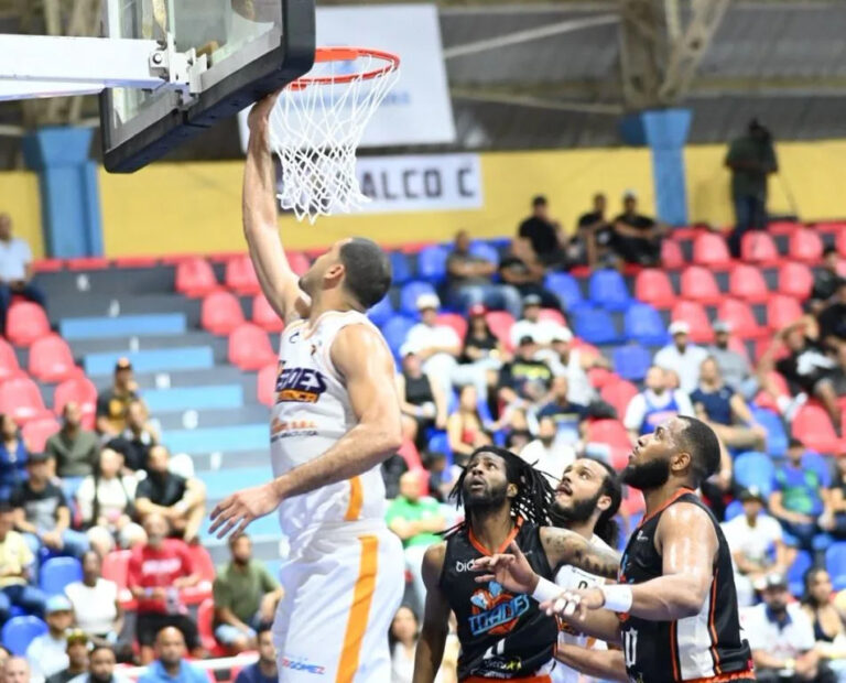 Titanes avanzan a la fase de eliminación tras una victoria de infarto en Moca