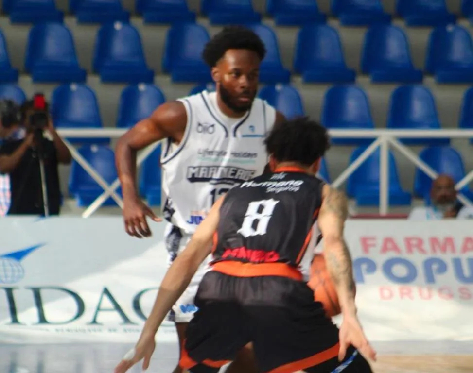 Titanes vencen a Marineros con debut de Richard Bautista