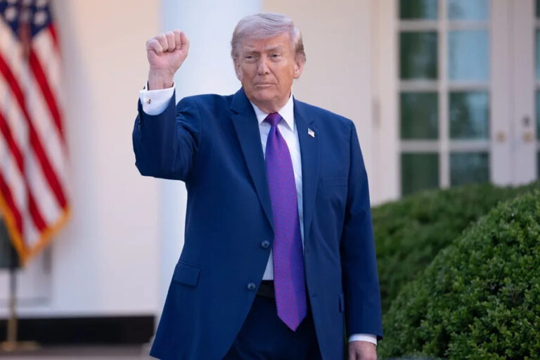 Trump afirma que Cuba «está pidiendo ayuda» y va a responder con diálogo