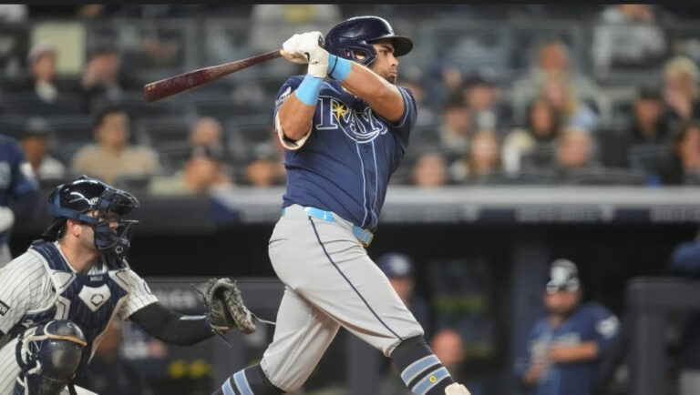 Un error en la octava arruina el regreso de Gerrit Cole y los Rays vencen 4-2 a los Yankees