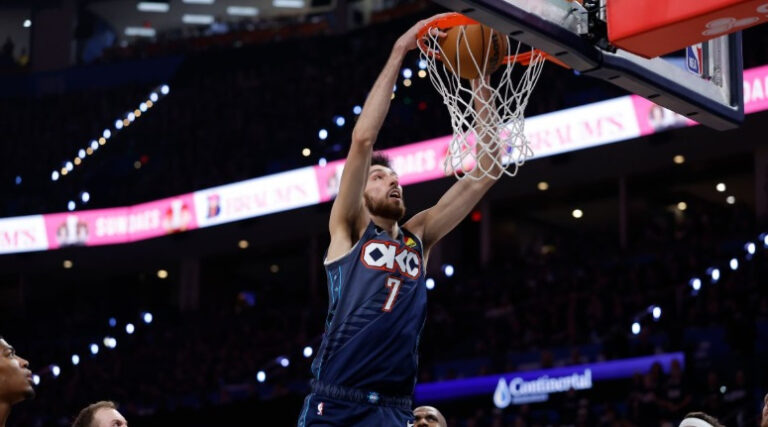 Un par de arreones en la segunda mitad le sirven a Oklahoma para colocar el 2-0 ante los Lakers