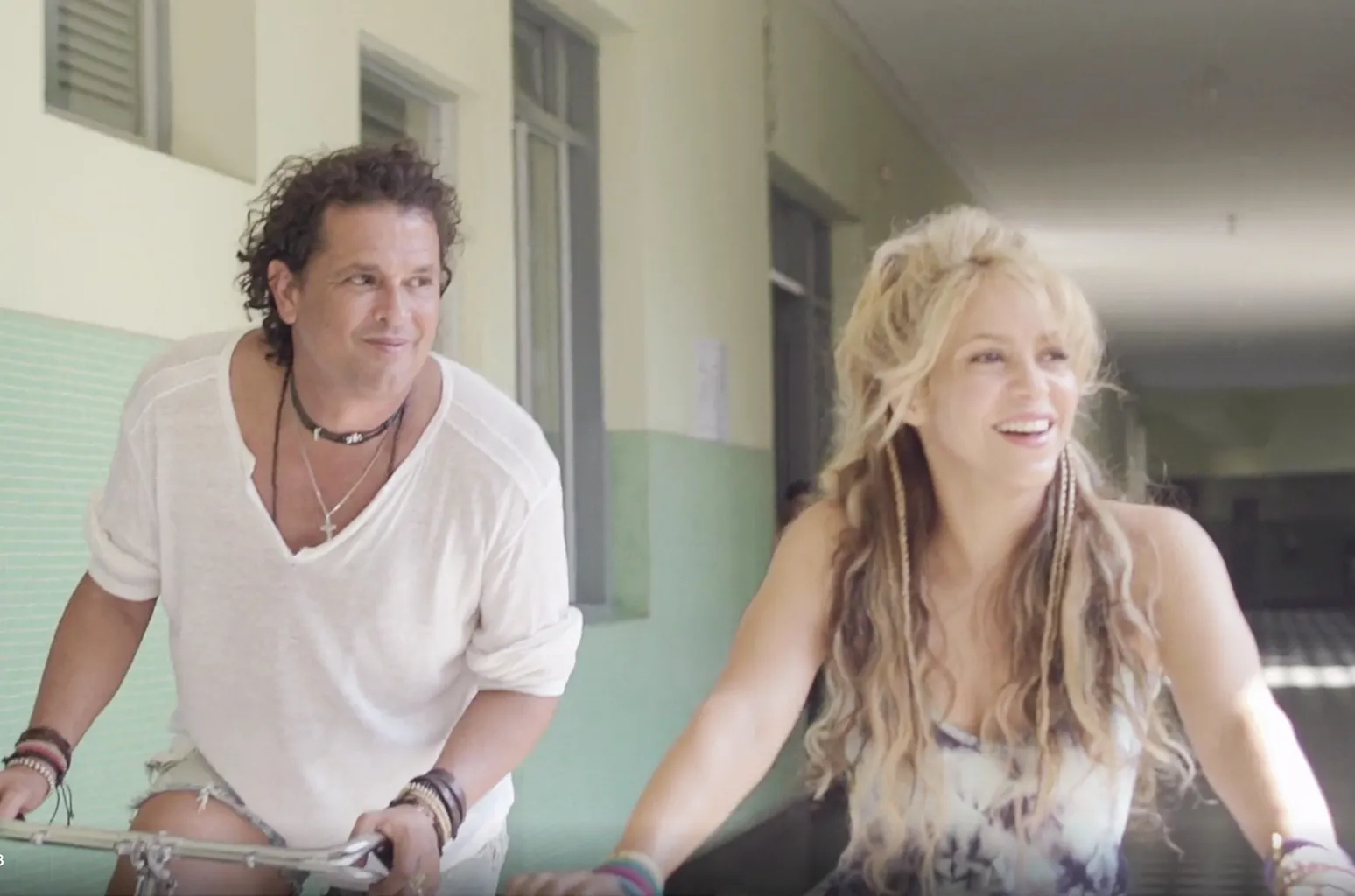 Video | Carlos Vives y Shakira celebran los 10 años del lanzamiento de “La Bicicleta”