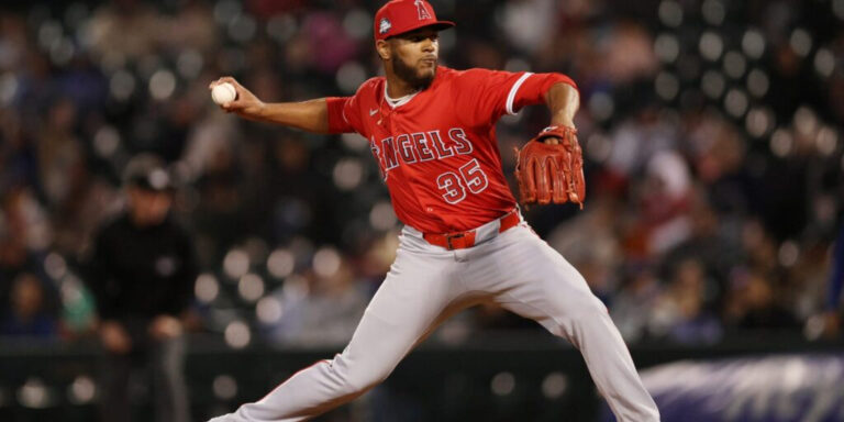 Walbert Ureña consigue su primera victoria en Grandes Ligas en triunfo de Angelinos