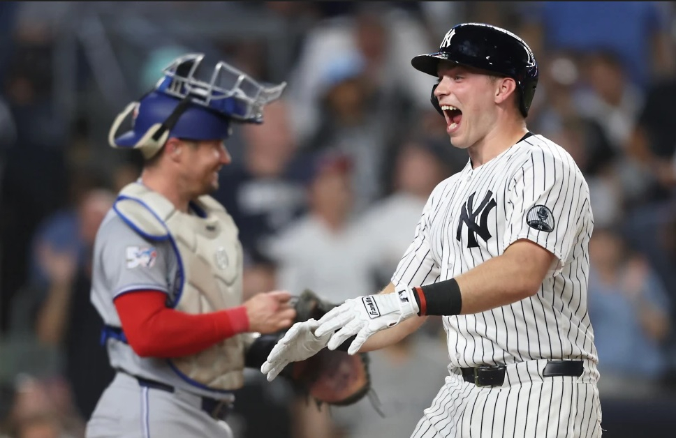 Yankees reciben jonrones de Rice y McMahon pero logran vencer 5-4 a los Azulejos