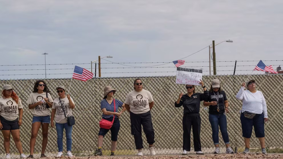 Acusan al mayor centro de detención de inmigrantes de Estados Unidos de abusos y negligencia médica
