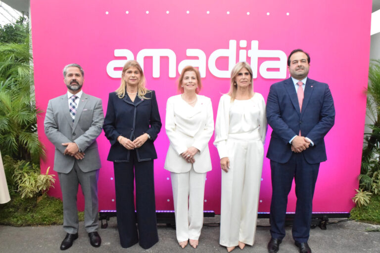 Amadita inaugura en Santiago centro de procesamiento clínico