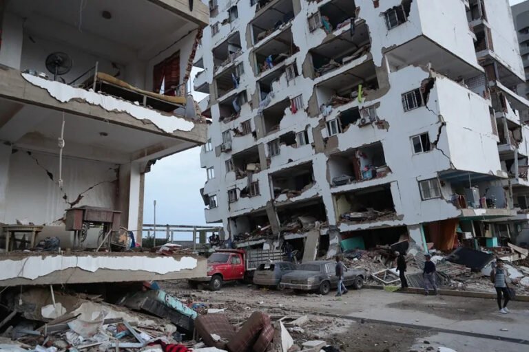 Aumentan a 235 los muertos y a 4.300 los heridos por terremotos en Venezuela