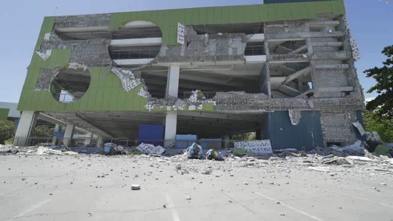 Aumentan a 32 los muertos por sismo en Filipinas, con 12 desaparecidos y más de 100 heridos