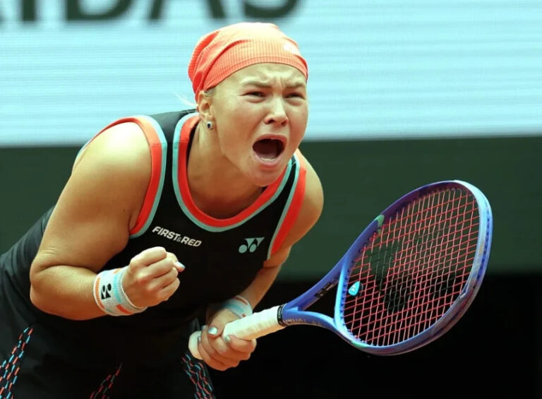 Bombazo en Roland Garros: la rusa Shnaider derrumba a la gigante Sabalenka