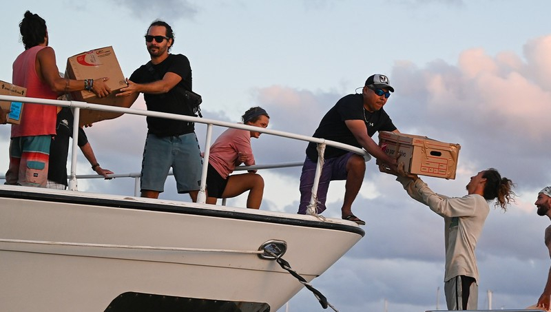 Buque con ayuda solidaria de México y Belice llega a Cuba