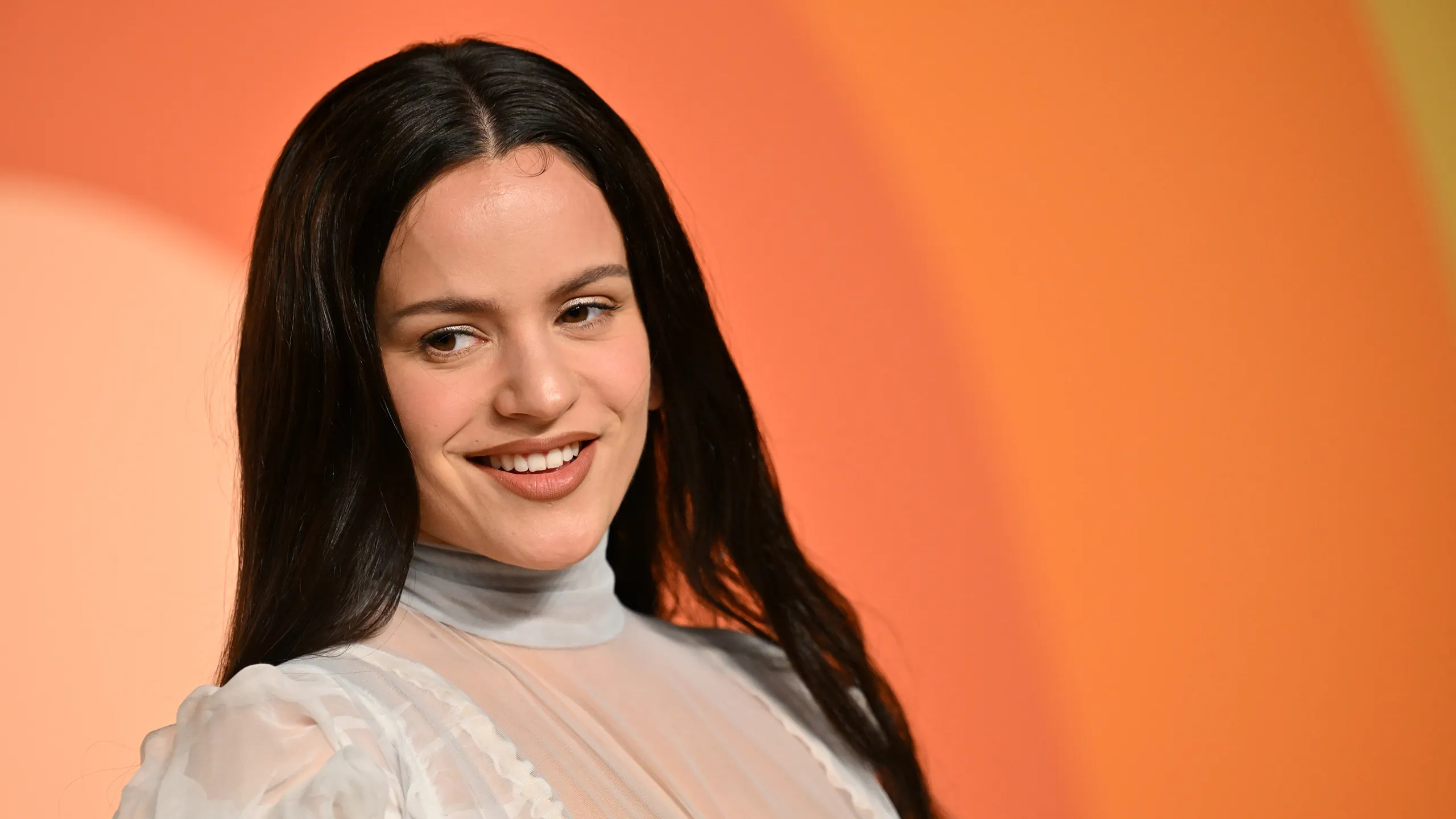 Cantante Rosalía suspende presentaciones en Miami y Orlando