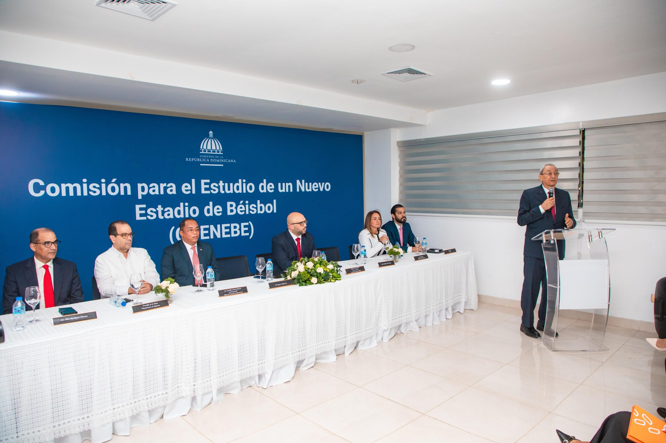 Comisión recomienda al presidente Abinader nuevo estadio de béisbol en La Fe con estándares de Grandes Ligas y garantías de seguridad jurídica para inversionistas; Subero Isa asegura campeonato invernal no será interrumpido durante proceso de construcción