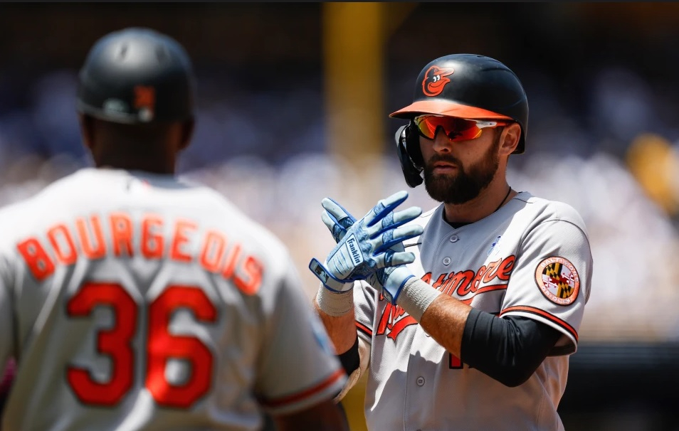 Cowser impulsa 4 y los Orioles aplastan 12-1 a los Dodgers para ganar la serie