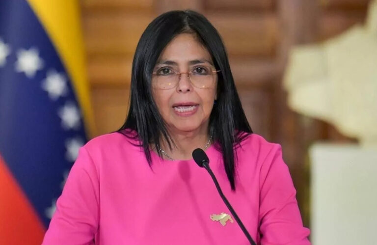 Delcy Rodríguez invita a petroleras indias a Venezuela