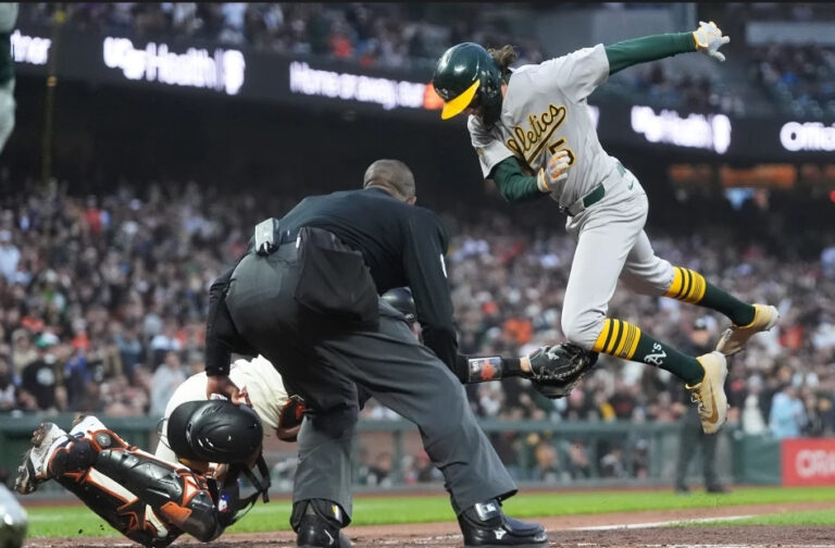 Devers y Bericoto impulsan a los Gigantes a vencer 2-1 a los Atléticos
