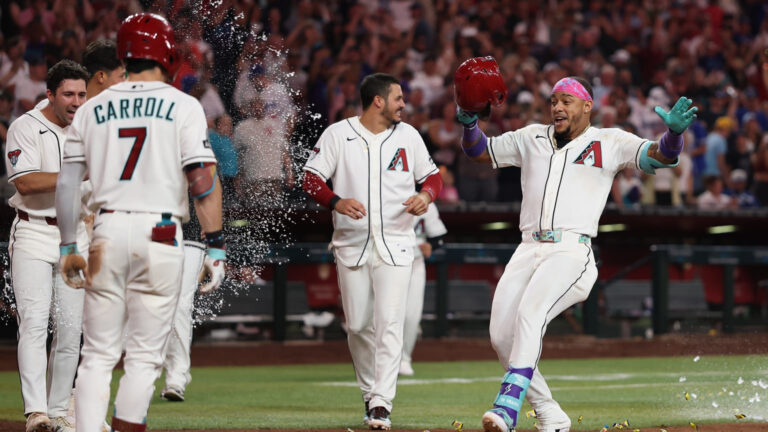 El dominicano Ketel Marte conectó un jonrón solitario que dejó en el terreno a Los Dodgers de Ángeles