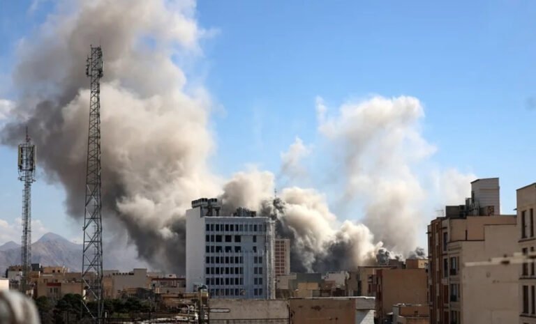 Estados Unidos bombardea Irán tras el ataque de Teherán a un buque en el estrecho de Ormuz