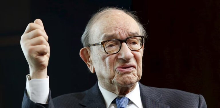 Fallece el expresidente de la Reserva Federal Alan Greenspan a los 100 años
