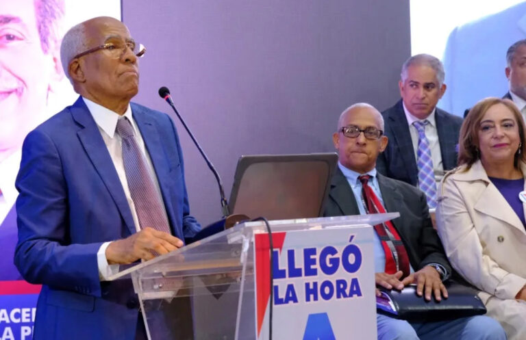 Francisco Acosta cierra campaña con multitudinario acto rumbo al Decanato de Humanidades de la UASD