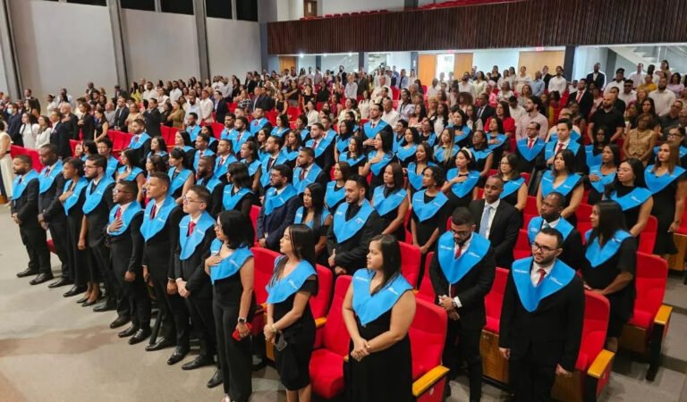 Hospital Salvador B. Gautier entrega al país 82 nuevos médicos especialistas