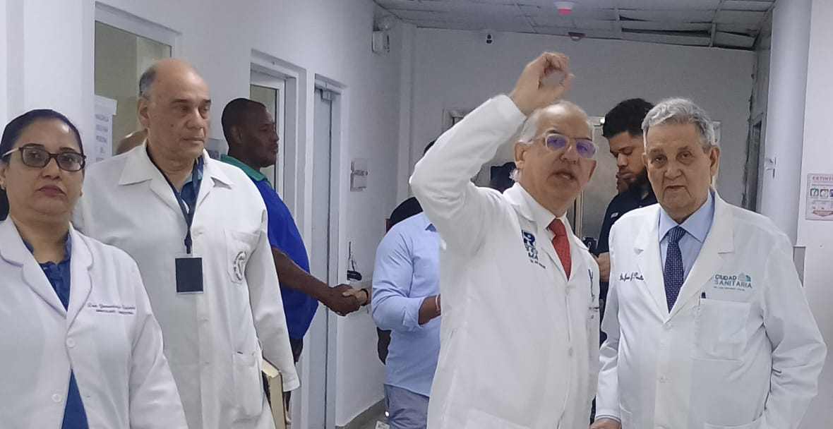 José Joaquín Puello Herrera destaca avances y remodelación del Hospital Vinicio Calventi durante visita institucional