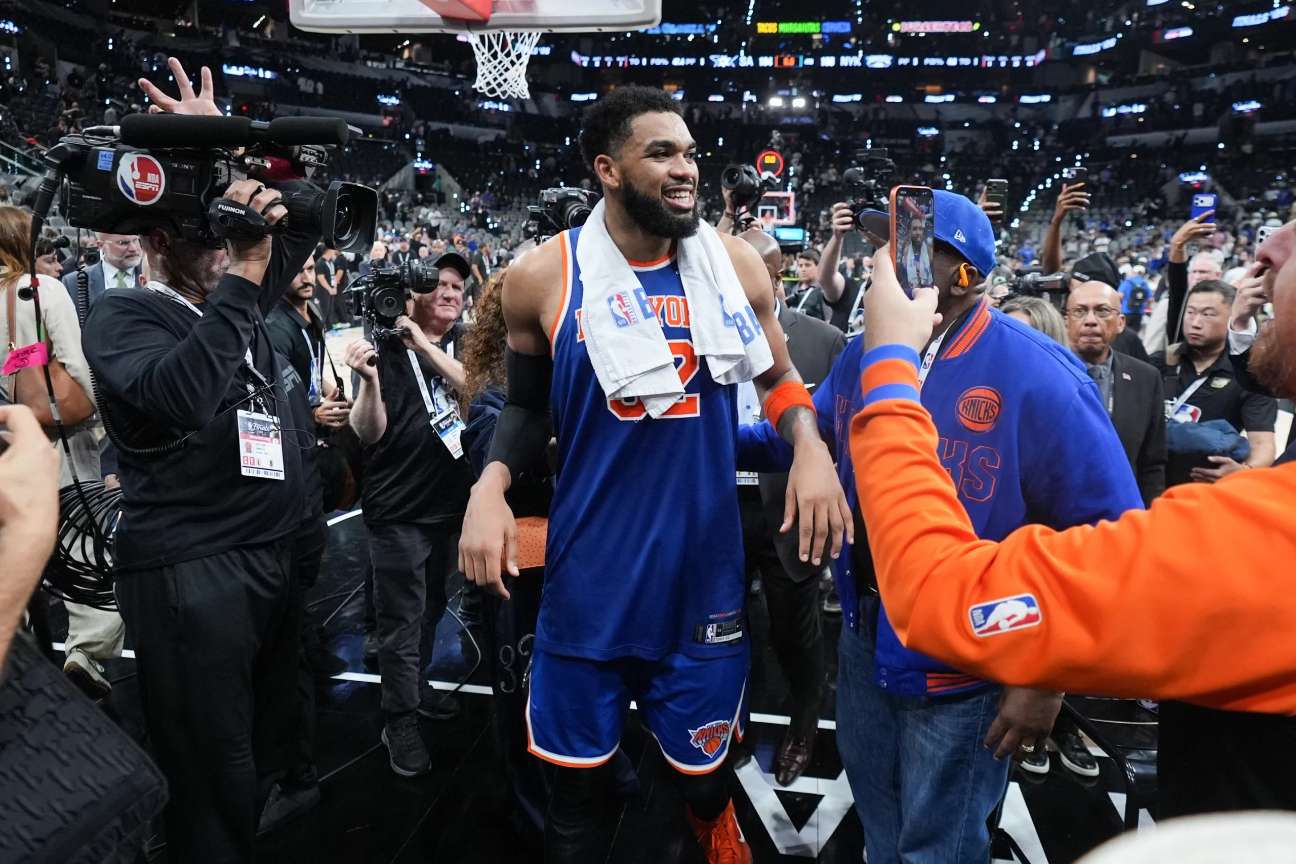 Karl-Anthony Towns anotó 21 puntos en la segunda victoria de los Knicks ante San Antonio en la final de la NBA
