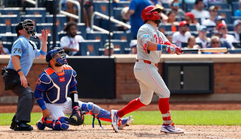 Kyle Schwarber establece un récord para los Filis con su jonrón número 30 y doblegan a Mets 5-4