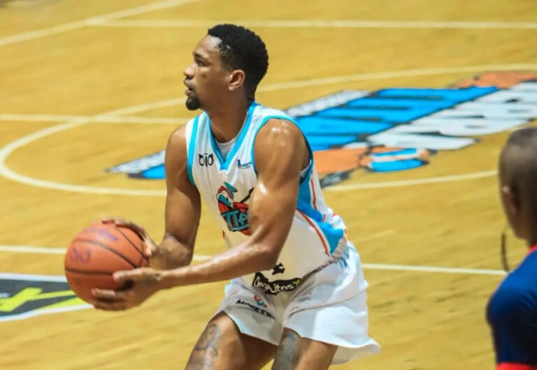 Luis David Montero debuta con victoria y Titanes frenan racha de derrotas ante Héroes