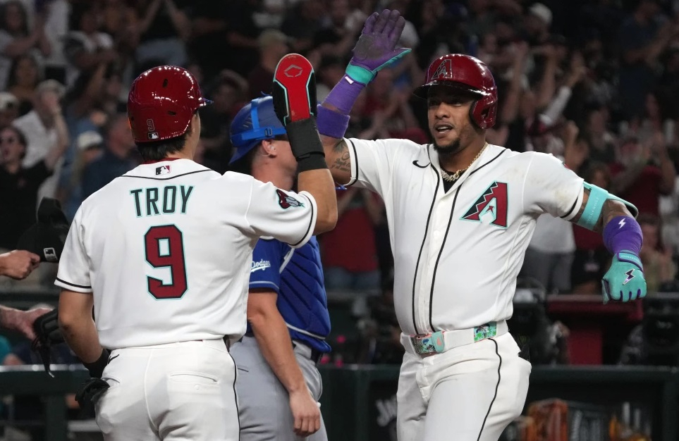 Marte y Arenado conectan jonrones clave y Diamondbacks vencen 4-1 a Dodgers