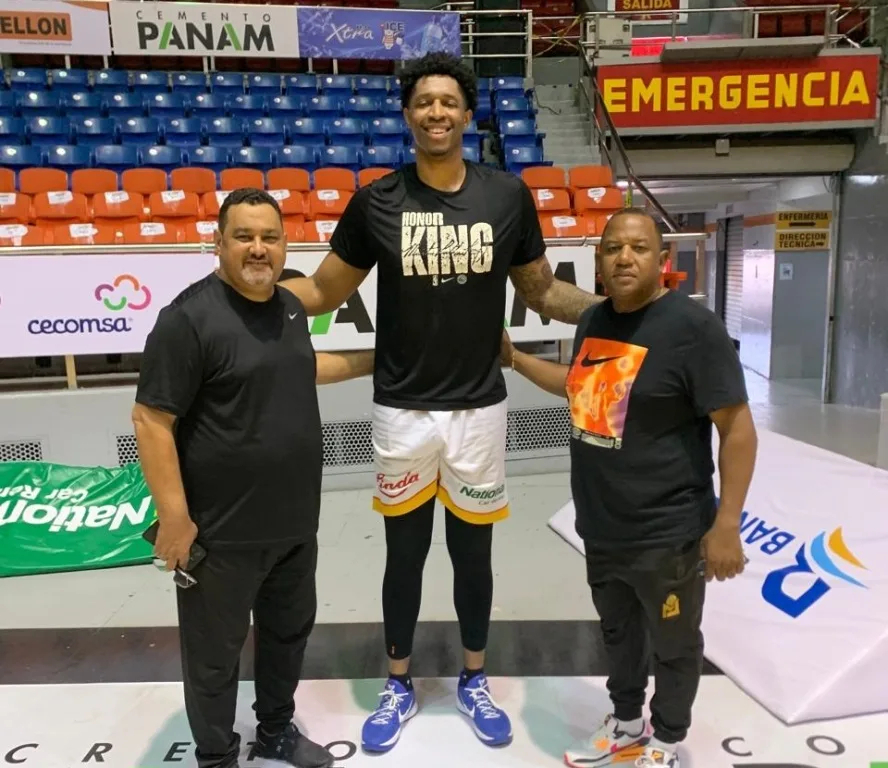 Metros refuerzan su juego interior con la llegada del centro Sterling Manley