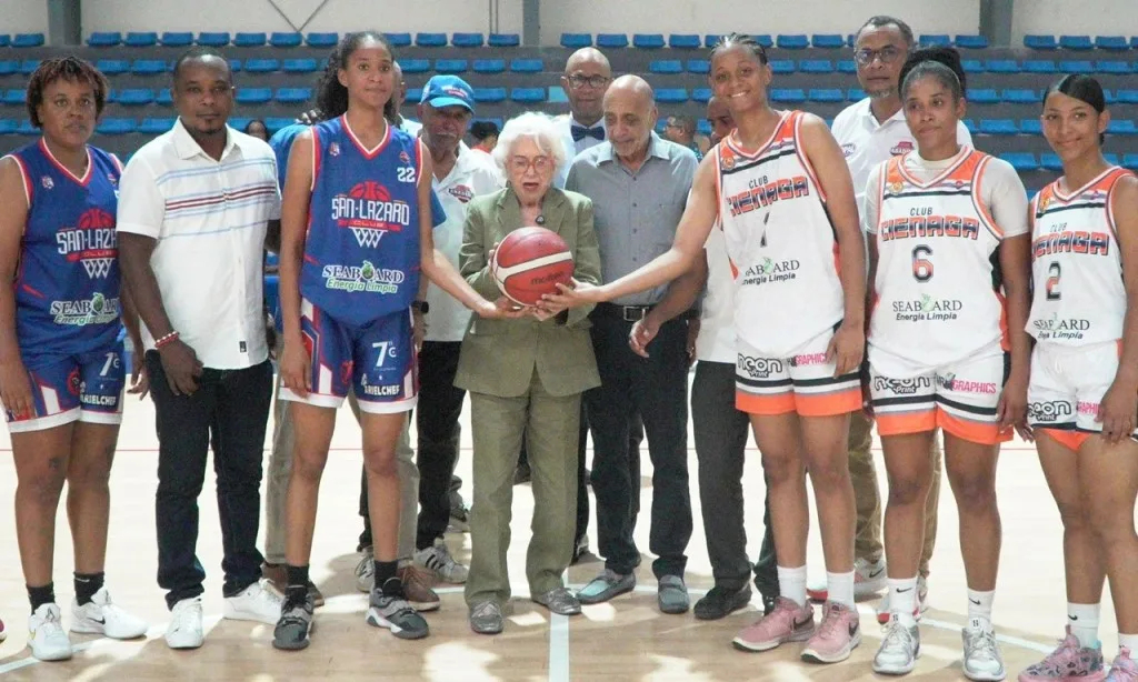 Milagros Ortiz Bosch inaugura el 40 Torneo Superior Femenino del Distrito Nacional