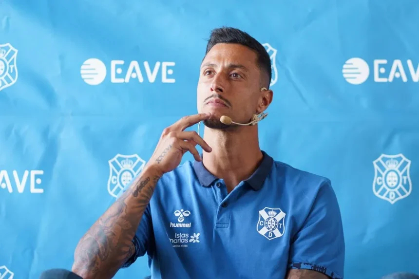 Ocho meses de cárcel al jugador del CD Tenerife Maikel Mesa tras confesar que agredió a un juez