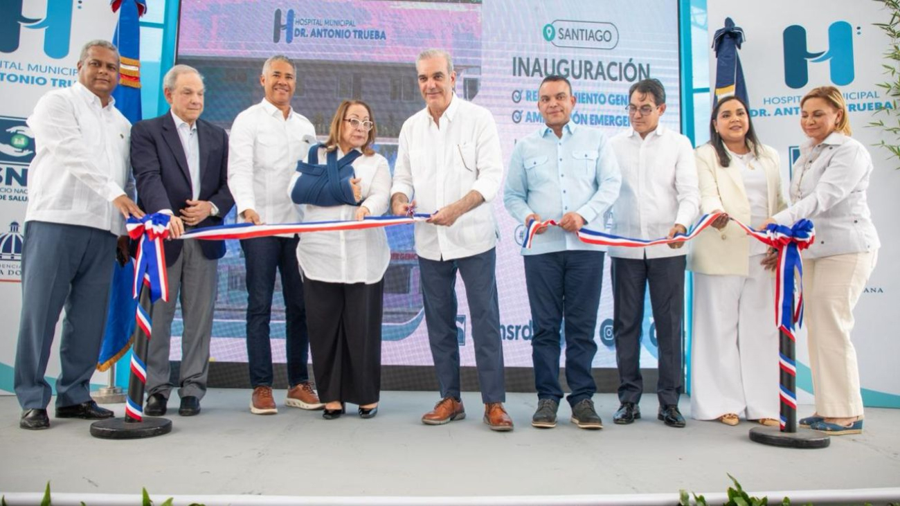 Presidente Abinader entrega remozado Hospital Periférico Monte Adentro Dr. Antonio Trueba, en Santiago