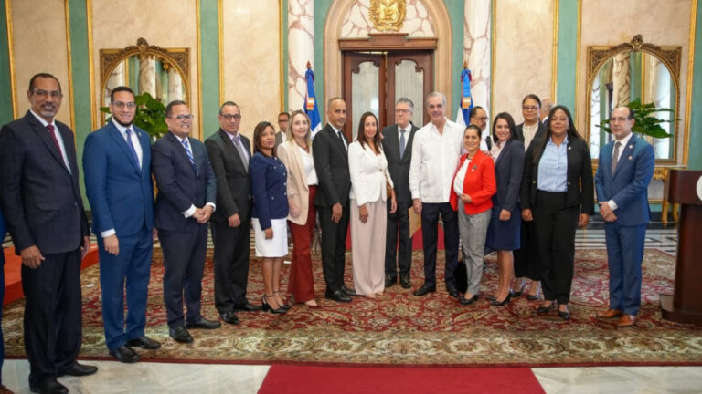 Presidente Abinader juramenta al Comité Dominicano de Salud Mental Penitenciaria