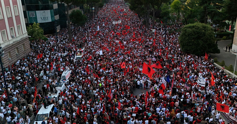 Protestas masivas en Albania contra proyecto turístico vinculado a Trump